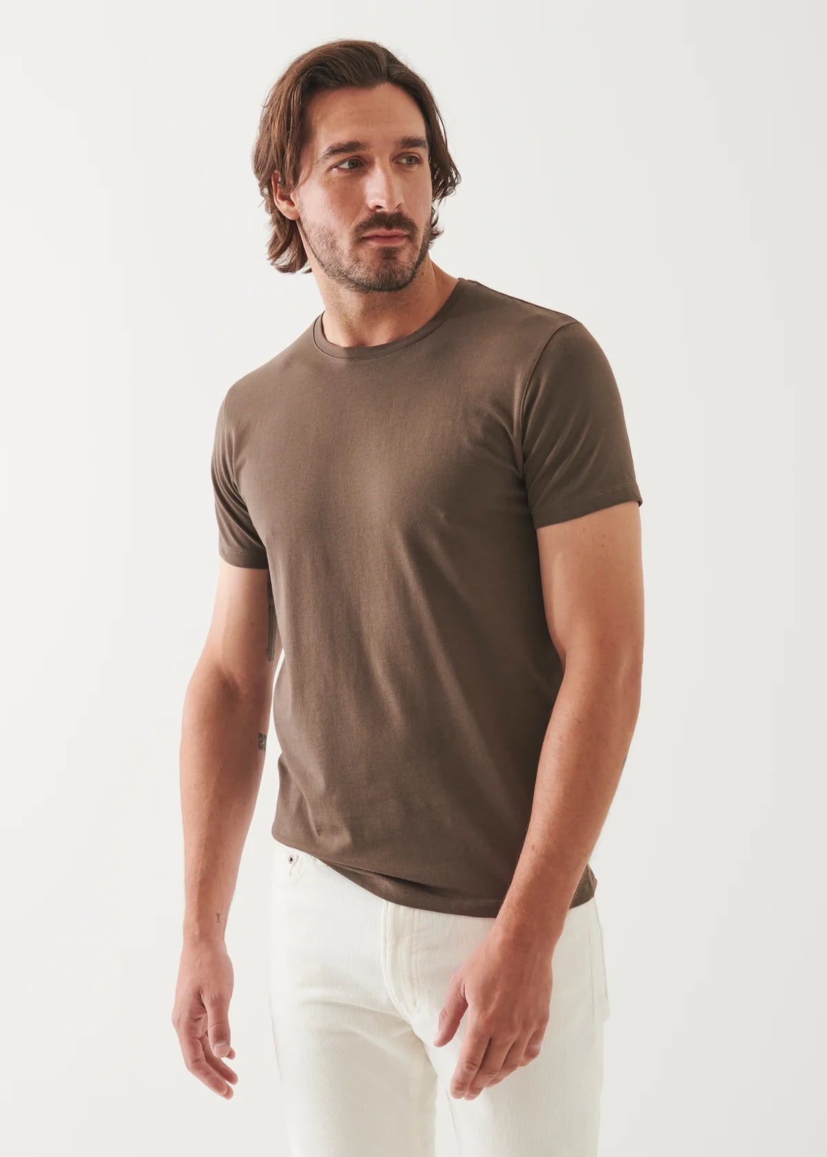 Iconic Pima Cotton Stretch T-Shirt in Chestnut