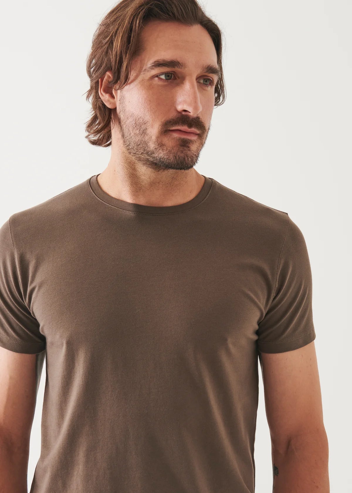 Iconic Pima Cotton Stretch T-Shirt in Chestnut