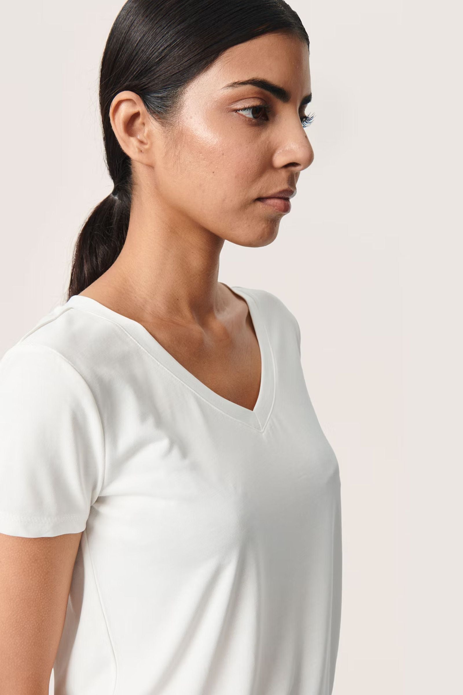 Columbine V-Neck T-Shirt in Broken White