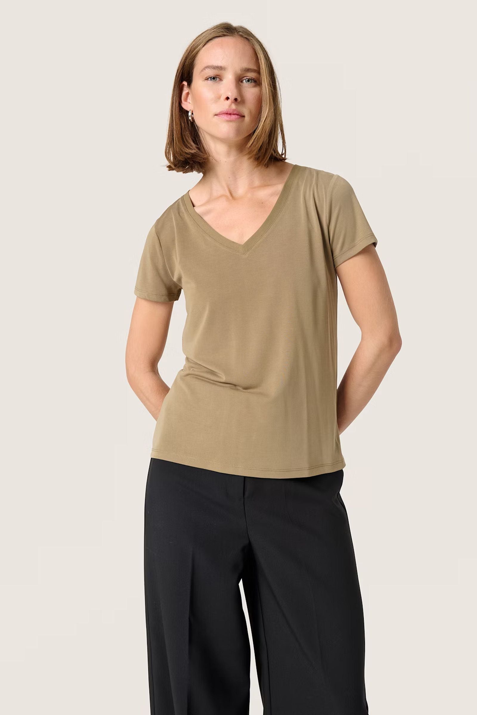 Columbine V-Neck T-Shirt in Covert Green