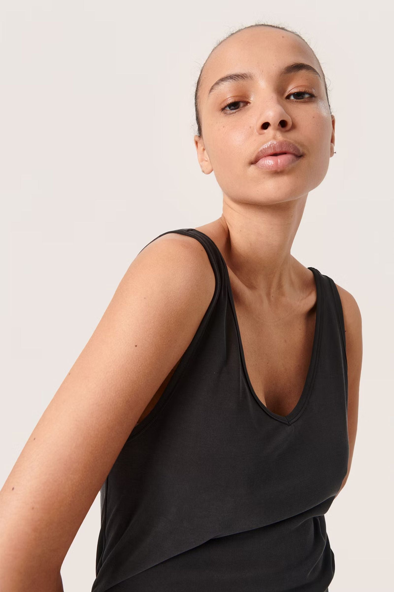 Columbine V-Neck Tank Top in Black